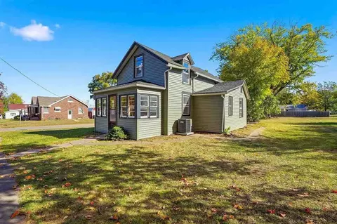 210 N Locust St, Winfield, IA 52659