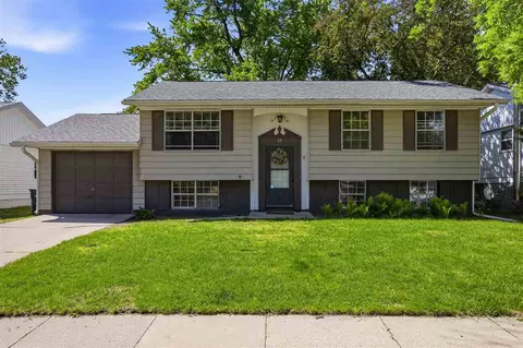 32 Amber Ln, Iowa City, IA 52240