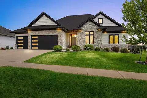 1352 Ava Cir, Iowa City, IA 52246