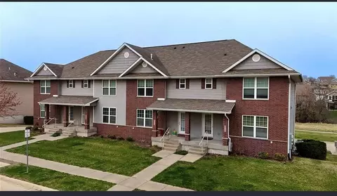 285 Huntington Dr, Iowa City, IA 52245