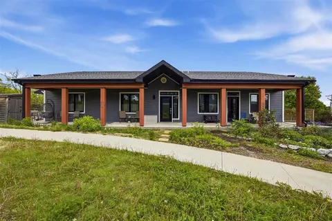 156 Prairie Hill Ln, Iowa City, IA 52246