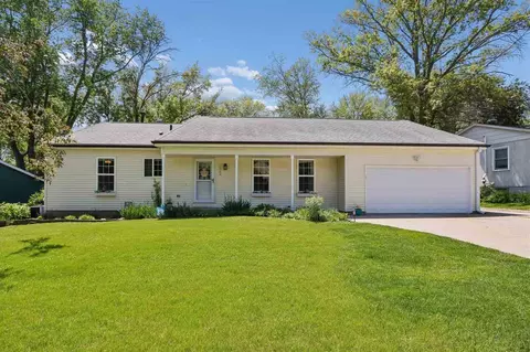 1702 13th St, Coralville, IA 52241