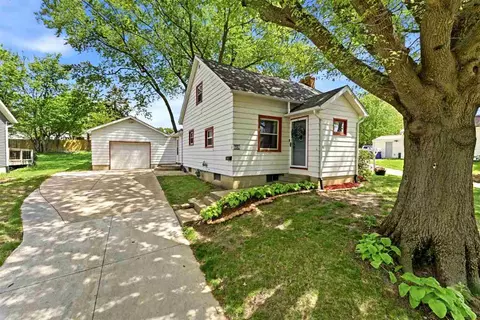 608 S Ave B, Washington, IA 52353