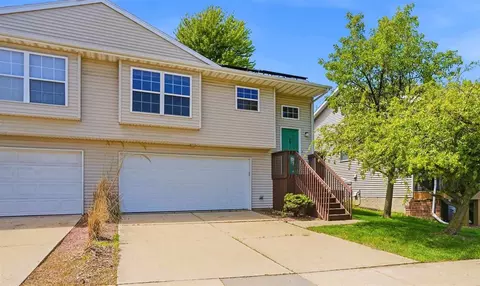 27 Jema Ct, Iowa City, IA 52246