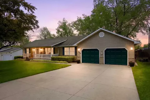 314 Sycamore St, Riverside, IA 52327