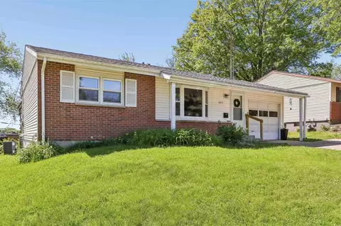 1019 Carver St, Iowa City, IA 52240