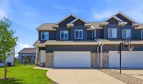 1127 Mary Ln, North Liberty, IA 52317