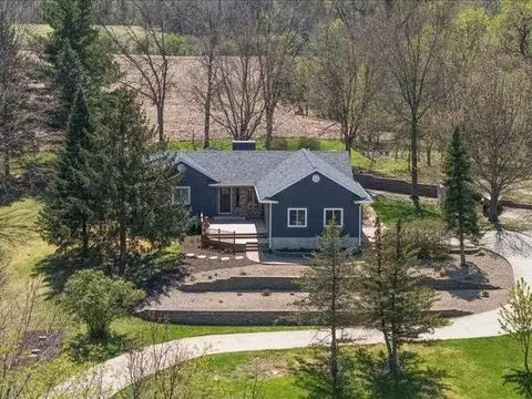 2698 NE Hidden Valley Trl, Solon, IA 52333