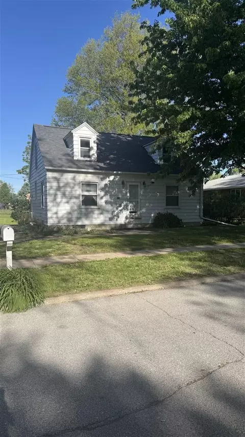 709 E 3rd St, Kalona, IA 52247