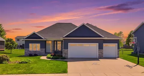 850 Fox Valley Dr, North Liberty, IA 52317