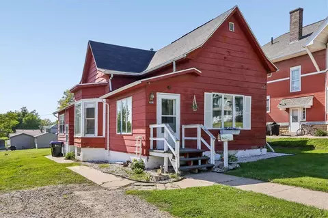 1514 7th Ave, Belle Plaine, IA 52208