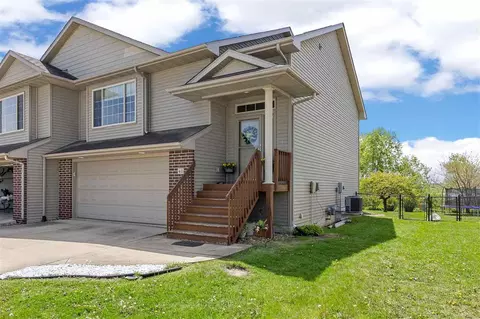 40 Cattail Ln, North Liberty, IA 52317