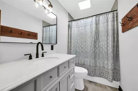 Bath - 1770 Vavra Dr, Ely, IA 52227 photo 1 of 2