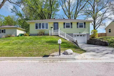 1770 Vavra Dr, Ely, IA 52227