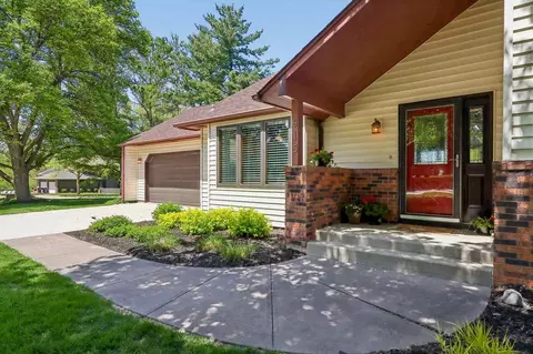615 Pine Ridge Rd, Coralville, IA 52241
