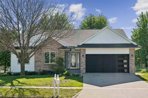 402 Windsor Dr, Solon, IA 52333