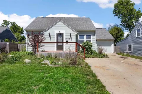 1050 27th St NE, Cedar Rapids, IA 52402