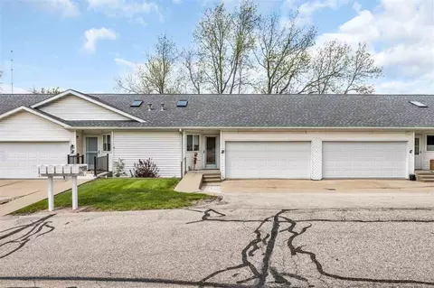 396 Teakwood Ln, Cedar Rapids, IA 52402