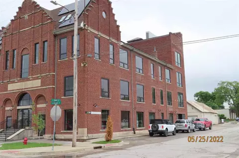 130 S Dubuque St, Solon, IA 52333