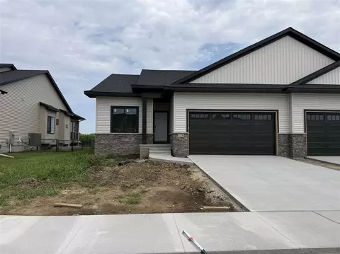 1270 Berkshire Ln, North Liberty, IA 52317