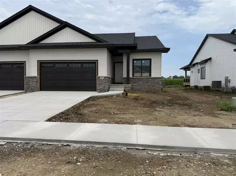 1272 Berkshire Ln, North Liberty, IA 52317