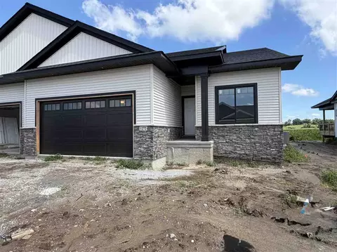 1272 Berkshire Ln, North Liberty, IA 52317