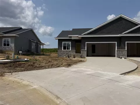 1296 Berkshire Ln, North Liberty, IA 52317
