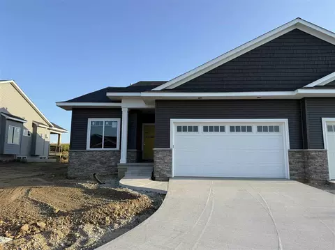 1296 Berkshire Ln, North Liberty, IA 52317
