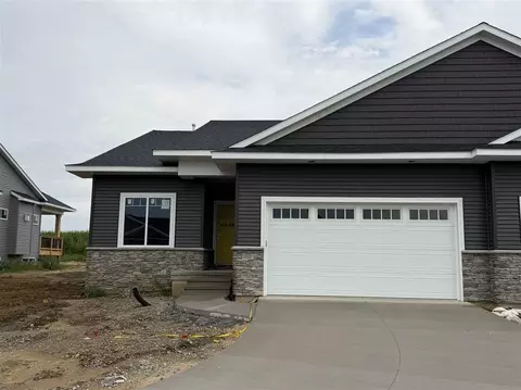 1296 Berkshire Ln, North Liberty, IA 52317