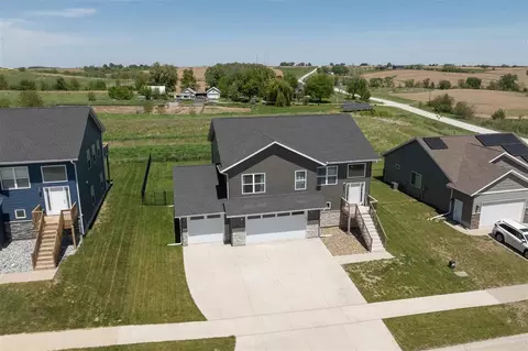 440 Galileo Dr, Riverside, IA 52327