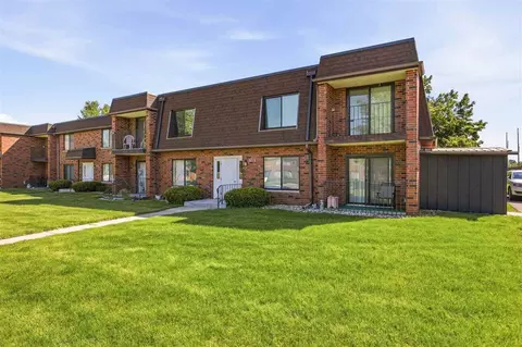 5712 Golden Ct, Cedar Rapids, IA 52402