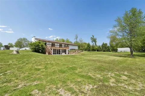 Exterior - 10611 Hawks Haven Rd, Cedar Rapids, IA 52411 photo 12 of 15