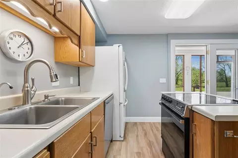 Kitchen - 10611 Hawks Haven Rd, Cedar Rapids, IA 52411 photo 2 of 3