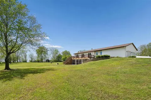 Exterior - 10611 Hawks Haven Rd, Cedar Rapids, IA 52411 photo 11 of 15