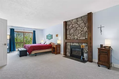 Bedroom - 10611 Hawks Haven Rd, Cedar Rapids, IA 52411 photo 1 of 5