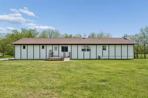 Exterior - 10611 Hawks Haven Rd, Cedar Rapids, IA 52411 photo 13 of 15