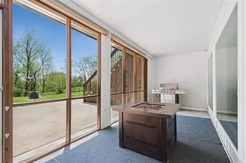 Exterior - 10611 Hawks Haven Rd, Cedar Rapids, IA 52411 photo 2 of 15