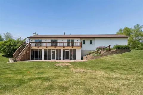 Exterior - 10611 Hawks Haven Rd, Cedar Rapids, IA 52411 photo 10 of 15