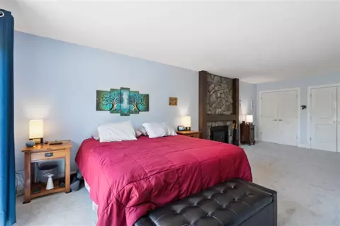 Bedroom - 10611 Hawks Haven Rd, Cedar Rapids, IA 52411 photo 2 of 5