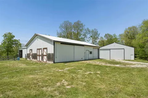 Exterior - 10611 Hawks Haven Rd, Cedar Rapids, IA 52411 photo 8 of 15