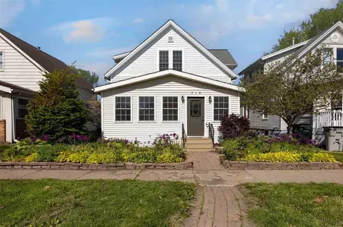 716 8th St SW, Cedar Rapids, IA 52404