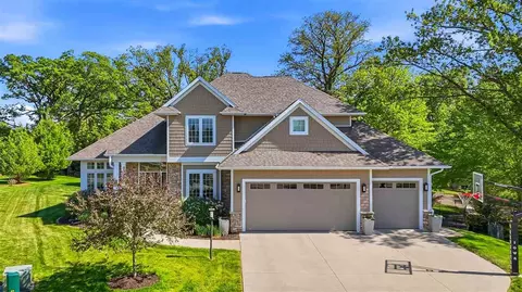 302 Windmill Pl, Iowa City, IA 52245
