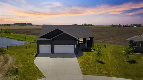 1555 Parker Ct, North Liberty, IA 52317