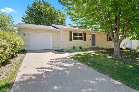110 Elm Ridge Dr, North Liberty, IA 52317