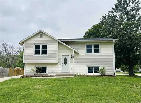785 Prairie Rdg, North Liberty, IA 52317