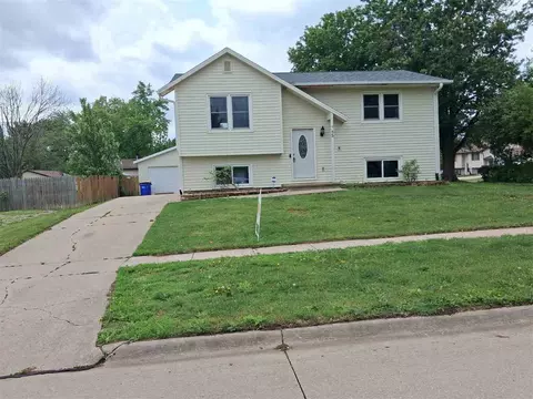 785 Prairie Rdg, North Liberty, IA 52317