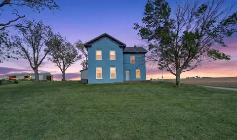1463 Birkett Ave, West Liberty, IA 52776
