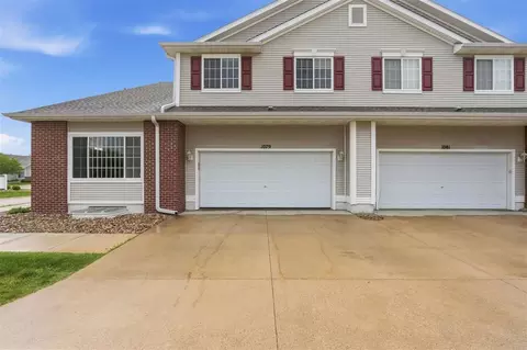 1079 74th St NE, Cedar Rapids, IA 52402