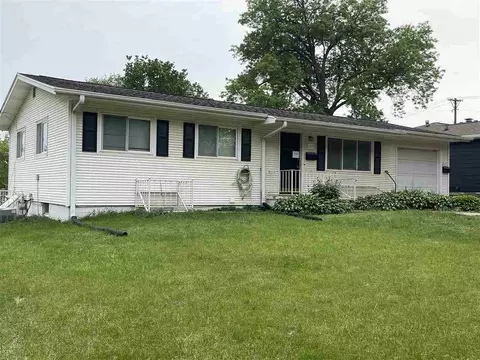 1315 Oakcrest St, Iowa City, IA 52246