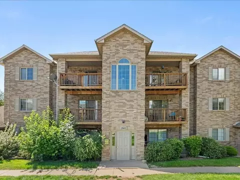 2861 Coral Ct, Coralville, IA 52241